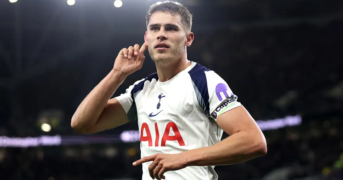 ലിവർപൂൾ രംഗത്തുണ്ടെങ്കിൽ മിക്ക് വാൻ ഡി വെൻ മാഞ്ചസ്റ്റർ യുണൈറ്റഡിനേക്കാൾ മുൻഗണന നൽകുക ലിവർപൂളിനെന്ന് റിപ്പോർട്ട്