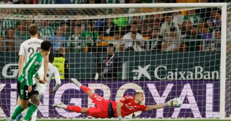 റിയൽ മാഡ്രിഡ് – ബെറ്റിസ്: ആദ്യ പകുതിയിൽ മൂന്ന് തകർപ്പൻ സേവുകളുമായി ലുനിൻ; ഗോൾ വഴങ്ങാതെ റയൽ