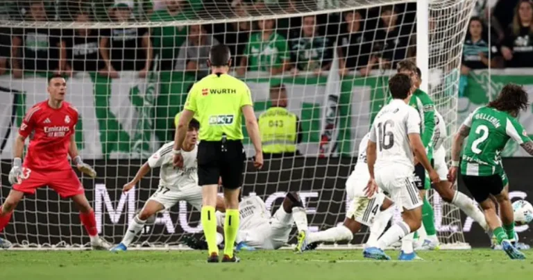 തുടർച്ചയായ 10 ലാ ലിഗ മത്സരങ്ങളിൽ ഗോൾ വഴങ്ങി റയൽ മാഡ്രിഡ്; മറുപടിയില്ലാതെ ആർബെലോവ