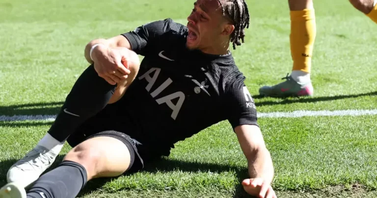 മുട്ടിലെ പരിക്ക്: സാവി സിമ്മൺസിൻ്റെ ആരോഗ്യനിലയിൽ ആശങ്കയെന്ന് ഡി സെർബി