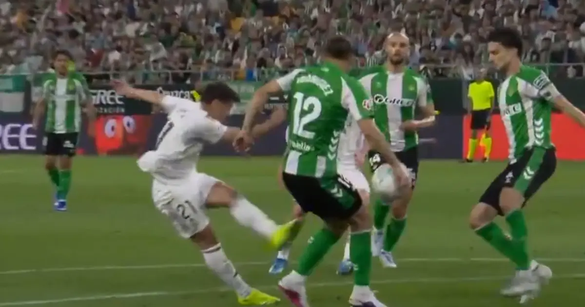 റിയൽ ബെറ്റിസ് മത്സരത്തിലെ പെനാൽറ്റി നിഷേധം: റഫറിക്കെതിരെ രൂക്ഷ വിമർശനവുമായി റയൽ മാഡ്രിഡ് ടിവി