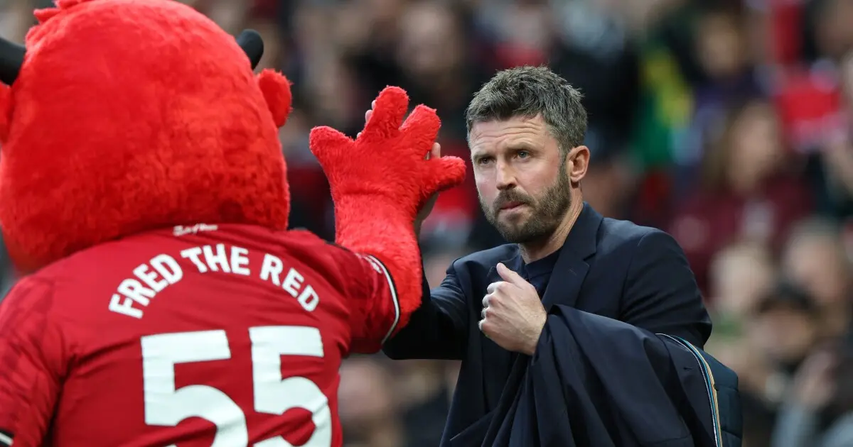 ടോപ്പ് ഫൈവ് നേട്ടം ആഘോഷിക്കുന്നതിൽ അതിരു കടക്കരുത്; മാഞ്ചസ്റ്റർ യുണൈറ്റഡ് താരങ്ങൾക്ക് മൈക്കൽ കാരിക്കിന്റെ മുന്നറിയിപ്പ്