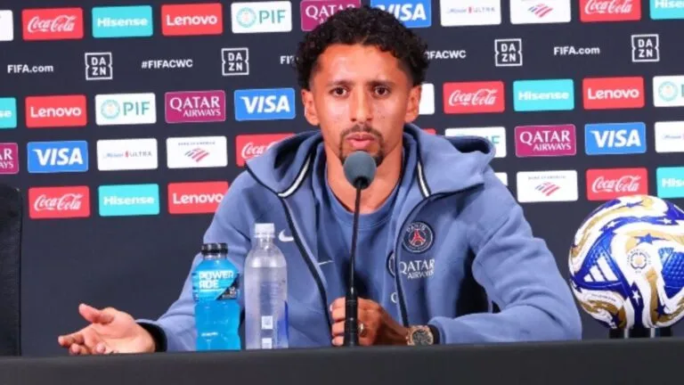 പ്രസ്സ് കോൺഫറൻസിൽ മാധ്യമങ്ങളോട് സംസാരിക്കുന്ന പി.എസ്.ജി താരം മാർക്കിഞ്ഞോസ്.