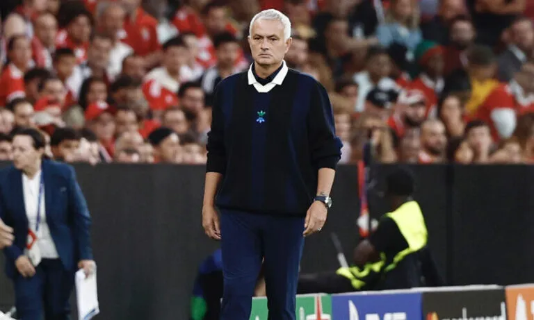 മൗറിന്യോയെ പുറത്താക്കി ഫെനർബാഷെ; കോച്ചിന്റെ തൊപ്പി തെറിപ്പിച്ചത് ചാമ്പ്യൻസ് ലീഗ് ​േപ്ല ഓഫിലെ തോൽവി