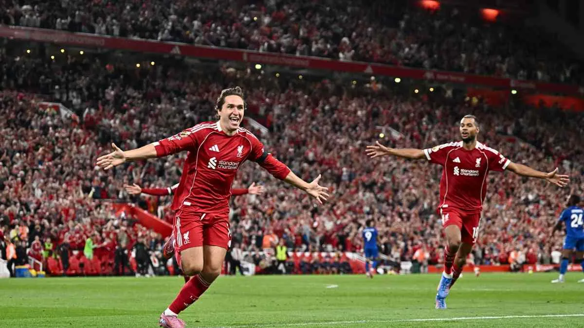 ആൻഫീൽഡിൽ ബോൺമൗത്തിനെതിരെ ഗോൾ നേട്ടം ആഘോഷിക്കുന്ന ലിവർപൂൾ കളിക്കാർ