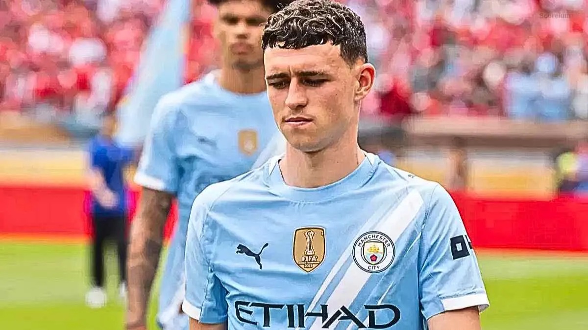 Phil Foden in man city jersy