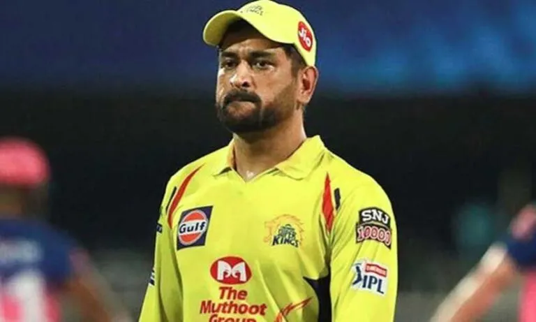 ക്യാപ്റ്റൻ കൂൾ മാത്രമല്ല, ചൂടനുമാണ് എം.എസ് ധോണി; അദ്ദേഹത്തിന് മറ്റൊരു മുഖവുമുണ്ട്. ഒരിക്കൽ ധോണിയുടെ മോശം പെരുമാറ്റത്തിന് ഞാൻ ഇരയായി -വെളിപ്പെടുത്തലുമായി സഹതാരം