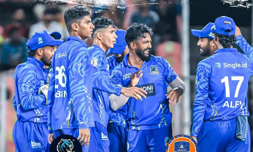 കെ.സി.എൽ ഫൈനലിൽ കൊച്ചി ബ്ലൂ ടൈഗേഴ്സ്-കൊല്ലം സെയിലേഴ്സ് പോരാട്ടം; കാലിക്കറ്റിനെ 15 റൺസിന് വീഴ്ത്തി കൊച്ചി