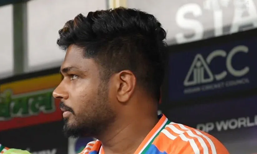 ‘സഞ്ജുവിനെ എട്ടാമനാക്കിയത് അവിശ്വസനീയം!’; വിവാദ ബാറ്റിങ് ഓർഡറിനെ വിമർശിച്ച് മുൻ ഇന്ത്യൻ താരങ്ങൾ