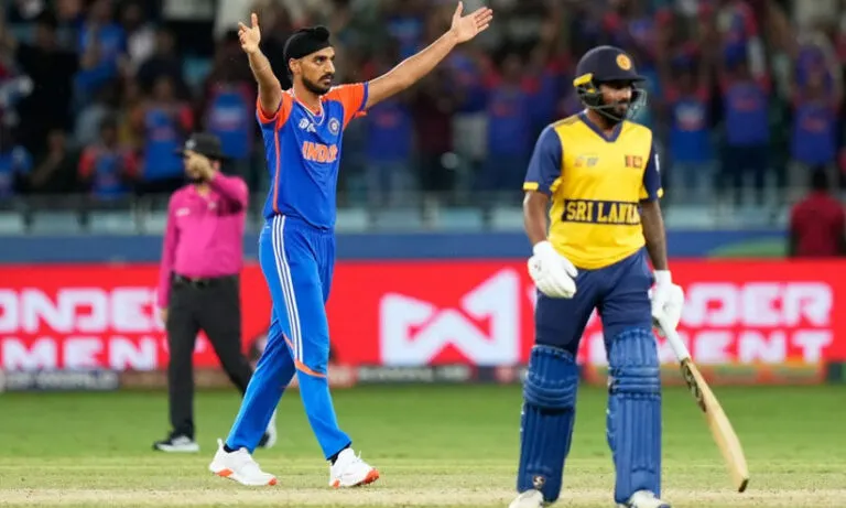 സൂപ്പർ ത്രില്ലറിൽ ഇന്ത്യ; 202 റൺസ് പിന്തുടർന്നെത്തിയ ശ്രീലങ്കക്ക് സൂപ്പർ ഓവറിൽ ദയനീയ തോൽവി
