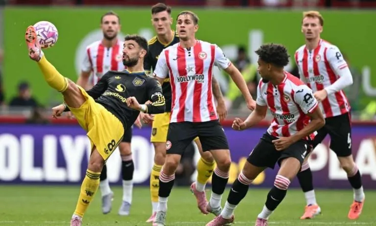 ബ്രെന്റ്ഫോർഡിനോട് കനത്ത തോൽവിയേറ്റ് മാഞ്ചസ്റ്റർ യുനൈറ്റഡ്; മുൻ ചാമ്പ്യന്മാർ വീണത് 1-3ന്