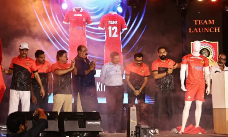 സൂപ്പര്‍ ലീഗ് കേരള: കണ്ണൂര്‍ വാരിയേഴ്‌സ് എഫ്.സി
ടീമിനെ പ്രഖ്യാപിച്ചു
