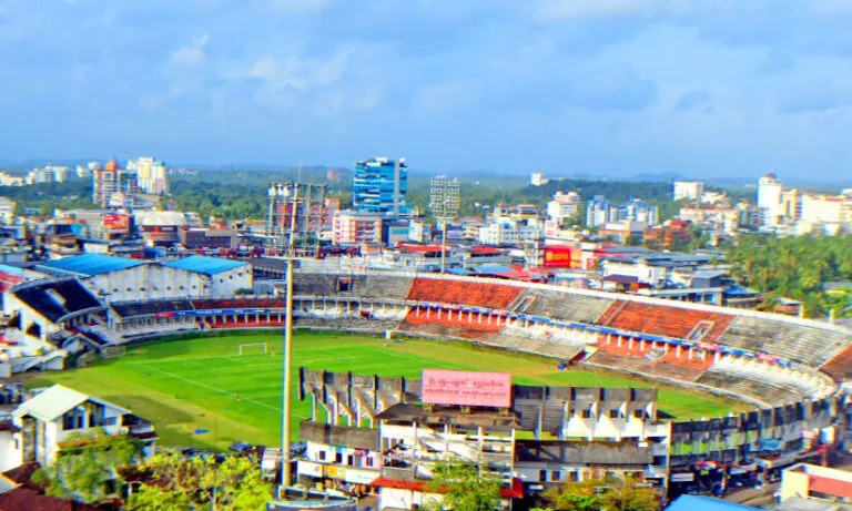 ഗ്രാൻഡ് കിക്കോഫിനൊരുങ്ങി സൂപ്പർ ലീഗ് കേരള