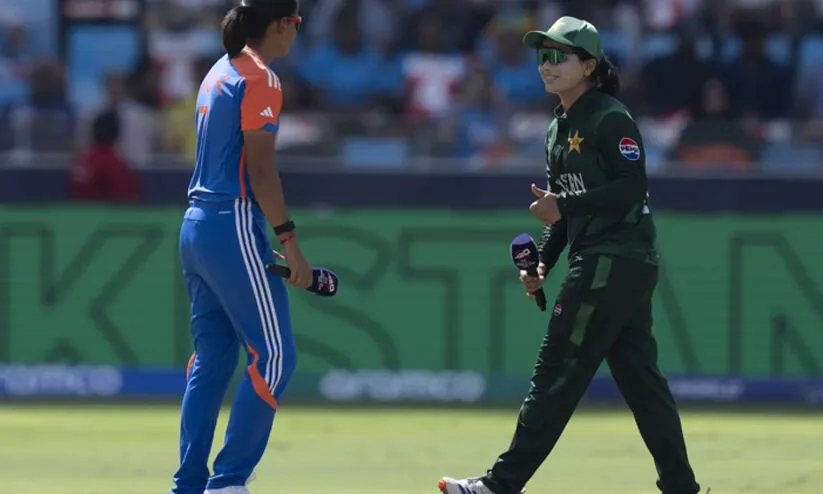 ഇന്ത്യ-പാകിസ്താൻ വനിത താരങ്ങൾ ഹസ്തദാനം നടത്തുമോ? നിലപാട് വ്യക്തമാക്കി ബി.സി.സി.ഐ