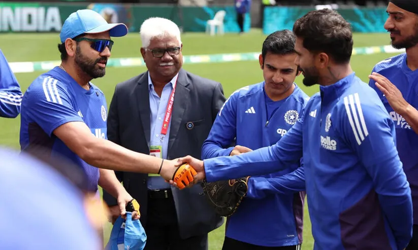 രോഹിത്തും കോഹ്ലിയും കളിക്കും, നിതീഷ് കുമാറിന് അരങ്ങേറ്റം; ടോസ് നേടിയ ഓസീസ് ഇന്ത്യയെ ബാറ്റിങ്ങിന് വിട്ടു