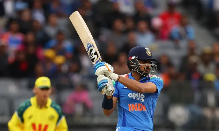 ആസ്ട്രേലിയക്ക് വിജയലക്ഷ്യം 131 റൺസ്; മഴ ഭീഷണിയിൽ മൽസരം