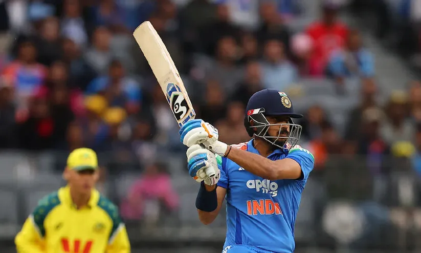 ആസ്ട്രേലിയക്ക് വിജയലക്ഷ്യം 131 റൺസ്; മഴ ഭീഷണിയിൽ മൽസരം