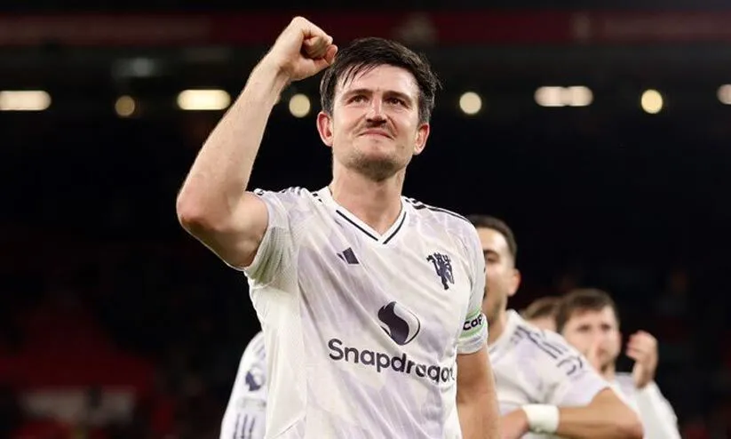 പതിറ്റാണ്ടിന്റെ കാത്തിരിപ്പ്: ആൻഫീൽഡിൽ ‘റെഡ് ഡെവിൾ’ ഡാൻസ്; ലിവർപൂളിന് തുടർച്ചയായ നാലാം തോൽവി