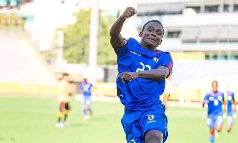 ലോകകപ്പ് കളിക്കാൻ പുറപ്പെട്ട താരം ഒളിച്ചോടി; ‘നാട്ടിലെത്തിയാൽ ഇതേ ഫുട്ബാൾ കളിക്കണം, ​മെച്ചപ്പെട്ട കളി തേടി പോകുന്നു’വെന്ന് സഹതാരങ്ങൾക്ക് ശബ്ദസ​ന്ദേശം