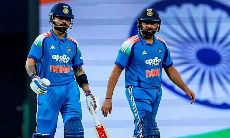 കണക്ക് തീർത്ത് മുൻനായകർ; ​​രോഹിത് ശർമക്ക് സെഞ്ച്വറി, വിരാട് കോഹ്‍ലിക്ക് അർധസെഞ്ച്വറി