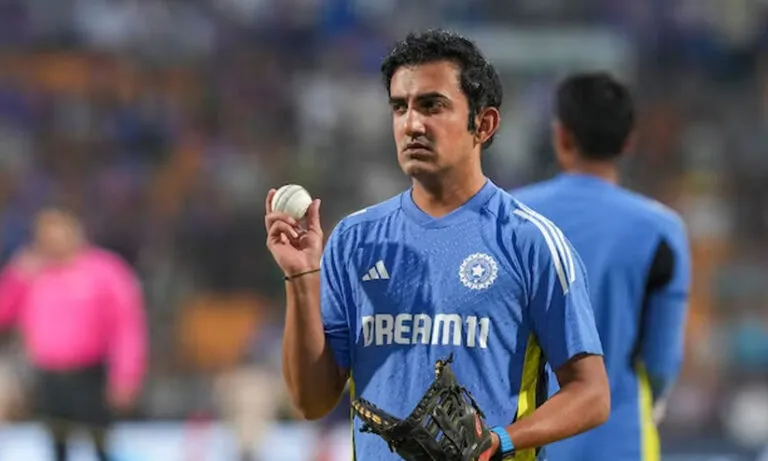 ഗംഭീറിന് സമ്മർദമേറുന്നു; പരിശീലകസ്ഥാനത്തേക്ക് ലക്ഷ്മൺ വരുമെന്ന് മുൻ ഇന്ത്യൻ ബാറ്റർ