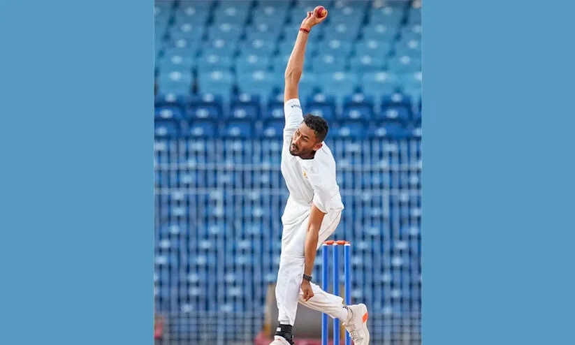 ഫോളോ ഓൺ വഴങ്ങി കേരളം, 238ന് പുറത്ത്; രഞ്ജിയിൽ കർണാടകക്ക് വമ്പൻ ലീഡ്