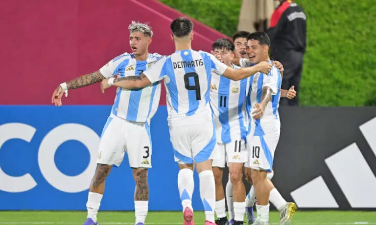 ആഹാ... ആവേശത്തുടക്കം