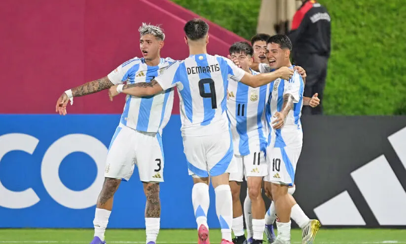 ആഹാ... ആവേശത്തുടക്കം