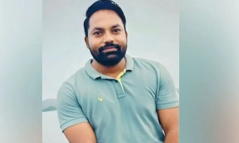 ബൗൾ ചെയ്യുന്നതിനിടെ അസ്വസ്ഥത, വെള്ളം കുടിച്ചുകൊണ്ടിരിക്കെ 30കാരൻ ക്രിക്കറ്റ് ഗ്രൗണ്ടിൽ കുഴഞ്ഞ് വീണ് മരിച്ചു