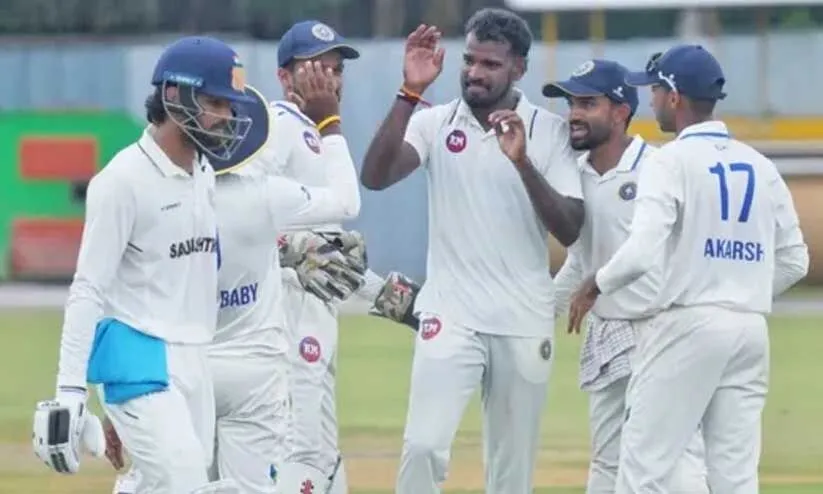 കേരളം-സൗരാഷ്ട്ര മത്സരം സമനിലയിൽ; നിധീഷിന് നാലു വിക്കറ്റ്, വരുണിന് അർധ സെഞ്ച്വറി