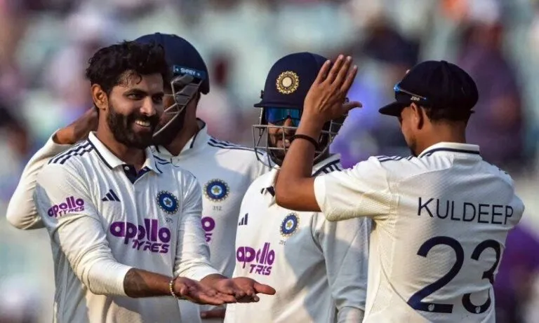 പ്രോട്ടീസിന് വീണ്ടും ബാറ്റിങ് തകർച്ച; എറിഞ്ഞിട്ട് സ്പിന്നർമാർ, രണ്ടാംദിനം ആകെ വീണത് 15 വിക്കറ്റ്!