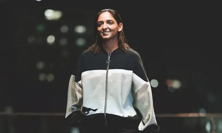 ക്രിക്കറ്റിൽ മാത്രമല്ല മുംബൈ ഫാഷൻ ഷോയിലും താരമായി ഹർമൻപ്രീത് കൗർ