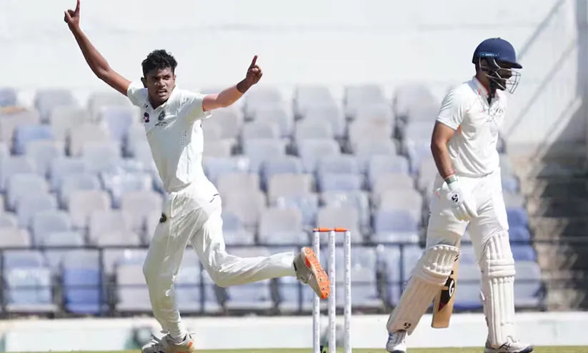 രഞ്ജി ട്രോഫി: കേരളത്തിനെതിരെ മധ്യപ്രദേശ് പൊരുതുന്നു, ആറിന് 155 റൺസ്