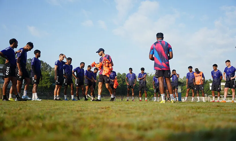 കണ്ണൂരും മലപ്പുറവും നേര്‍ക്കുനേര്‍