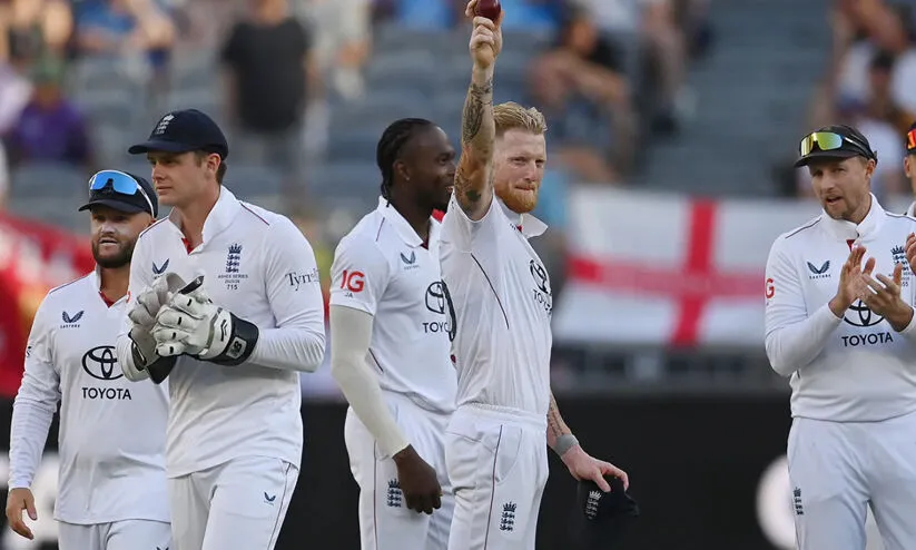 ആഷസിൽ ആദ്യദിനം വീണത് 19 വിക്കറ്റുകൾ; പെർത്തിൽ ഇംഗ്ലണ്ട് തിരിച്ചടിക്കുന്നു; സ്റ്റാർക്കിന് ഏഴും സ്റ്റോക്സിന് അഞ്ചും വിക്കറ്റുകൾ