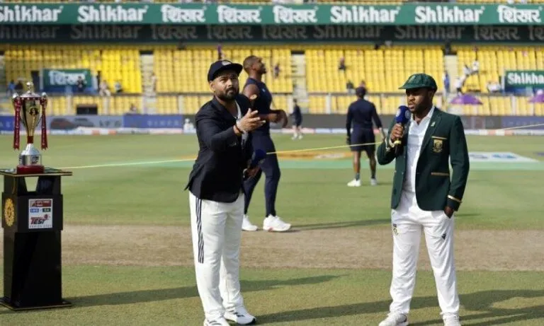 ഗുവാഹത്തിയിൽ ടോസ് ഭാഗ്യം പ്രോട്ടീസിന്, ആദ്യം ബാറ്റുചെയ്യും; രണ്ട് മാറ്റങ്ങളുമായി ടീം ഇന്ത്യ