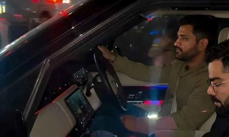 ഡ്രൈവിങ് സീറ്റിൽ ധോണി, സഹയാത്രികനായി കോഹ്ലി; ടീം ഇന്ത്യയുടെ തകർച്ചക്കിടെ റാഞ്ചിയിൽ ഒരു ‘റീയൂണിയൻ’ -വിഡിയോ