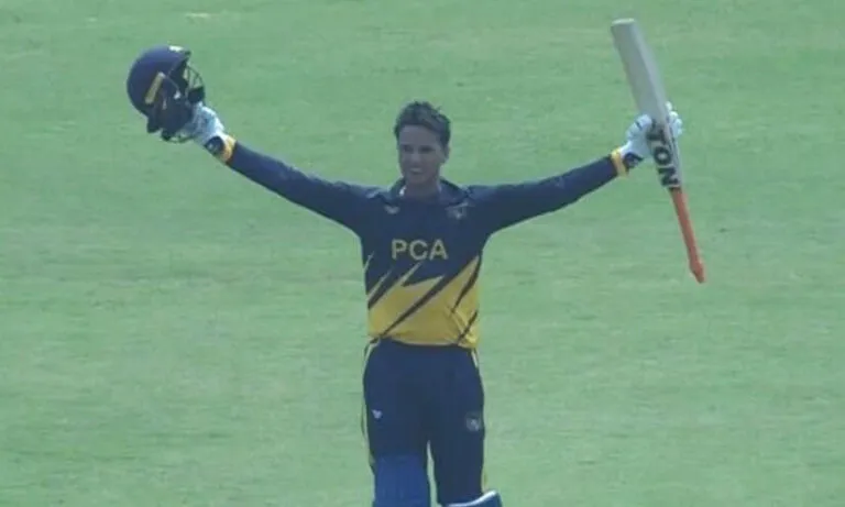 16 കൂറ്റൻ സിക്സറുകളോടെ അഭിഷേക് 52 പന്തിൽ 148, തകർത്തടിച്ച് പഞ്ചാബ്; 20 ഓവറിൽ പിറന്നത് 310 റൺസ്!