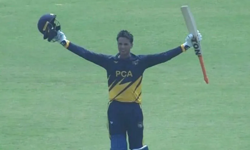 16 കൂറ്റൻ സിക്സറുകളോടെ അഭിഷേക് 52 പന്തിൽ 148, തകർത്തടിച്ച് പഞ്ചാബ്; 20 ഓവറിൽ പിറന്നത് 310 റൺസ്!