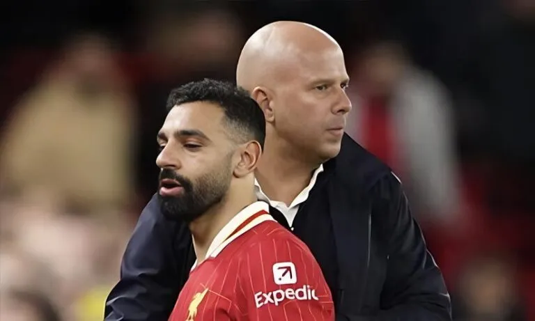 ‘എന്നെ വലിച്ചെറിഞ്ഞു; തോൽവിയിൽ ബലിയാടാക്കുന്നു, കോച്ചുമായി ഒരു ബന്ധവുമില്ല’ -പൊട്ടിത്തെറിച്ച് സലാഹ്; ലിവർപൂളിനെ പ്രതിസന്ധിയിലാക്കി സ്ലോട്ടിന്റെ ‘കളി’; ക്ലബ് വിടാനൊരുങ്ങി സൂപ്പർതാരം