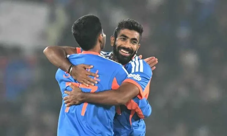 ചരിത്ര നേട്ടത്തിൽ ബുംറ, മൂന്ന് ഫോർമാറ്റിലും 100 വിക്കറ്റ്; ആദ്യ ഇന്ത്യൻ താരം...