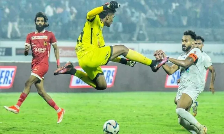 സൂ​പ്പ​ർ ലീ​ഗ് കേ​ര​ള: കാ​ലി​ക്ക​റ്റി​നെ വീ​ഴ്ത്തി ക​ണ്ണൂ​ർ വാരിയേഴ്സ് ഫൈ​ന​ലി​ൽ