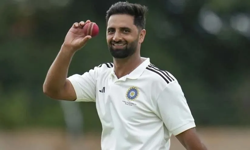 എല്ലാ സീസണിലും ‘അൺസോൾഡ്’; ട്രയൽസിൽ പന്തെറിഞ്ഞത് കടം വാങ്ങിയ ഷൂസുമായി; ഇന്ന് മൂല്യം 8.40 കോടി; താരലേലത്തി​ലെ പാവം കോടീശ്വരൻ ആക്വിബ്