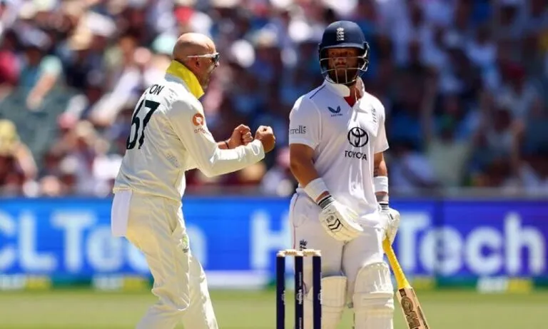 ആർച്ചറിന് അഞ്ച് വിക്കറ്റ്, ആസ്ട്രേലിയ 371ന് പുറത്ത്; മറുപടി ബാറ്റിങ്ങിൽ പതറി ഇംഗ്ലണ്ട്