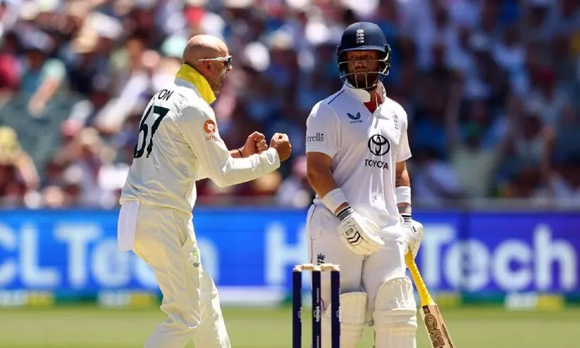 ആർച്ചറിന് അഞ്ച് വിക്കറ്റ്, ആസ്ട്രേലിയ 371ന് പുറത്ത്; മറുപടി ബാറ്റിങ്ങിൽ പതറി ഇംഗ്ലണ്ട്