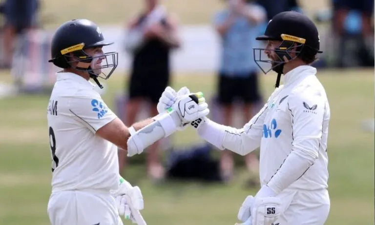 ഒന്നാം വിക്കറ്റിൽ ട്രിപ്പിൾ സെഞ്ച്വറി കൂട്ടുകെട്ടൊരുക്കി ലാഥം -കോൺവെ സഖ്യം; വിൻഡീസിനെതിരെ കിവീസ് ശക്തമായ നിലയിൽ