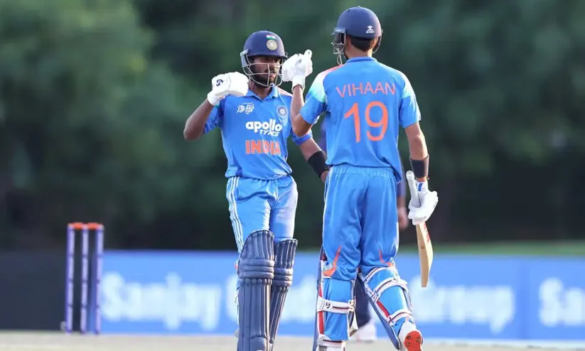 ഏഷ്യ കപ്പിൽ വീണ്ടുമൊരു ഇന്ത്യ-പാകിസ്താൻ ഫൈനൽ; ലങ്കയെ എട്ടു വിക്കറ്റിന് തകർത്ത് കൗമാരപ്പട