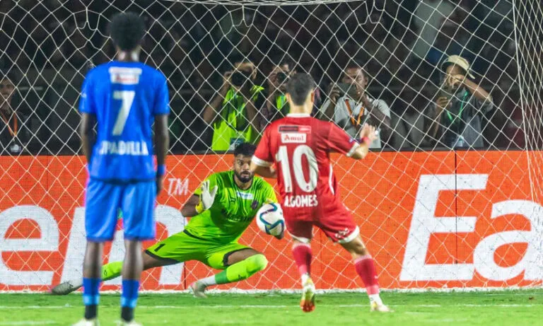 വാരിയേഴ്സ് വാരി! സൂപ്പർലീഗ് കേരള കിരീടം കണ്ണൂരിന്, തൃശൂർ എഫ്.സിയെ തോൽപിച്ചത് ഒരു ഗോളിന്