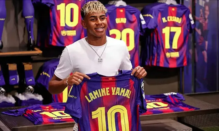 മെസ്സിയും ക്രിസ്റ്റ്യാനോയുമല്ല, യമാലാണ് താരം; ഇതിഹാസങ്ങളെ വെട്ടി ബാഴ്സ കൗമാരക്കാരൻ