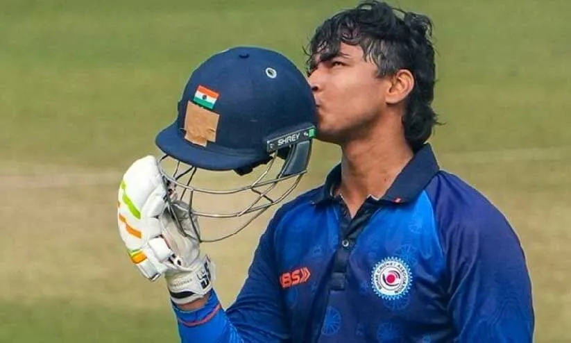 ആകാശം നിറയെ സിക്സും ഫോറും; 36 പന്തിൽ സെഞ്ച്വറിയുമായി വൈഭവ് സൂര്യവംശി; ചരിത്ര നേട്ടവുമായി 14കാരൻ